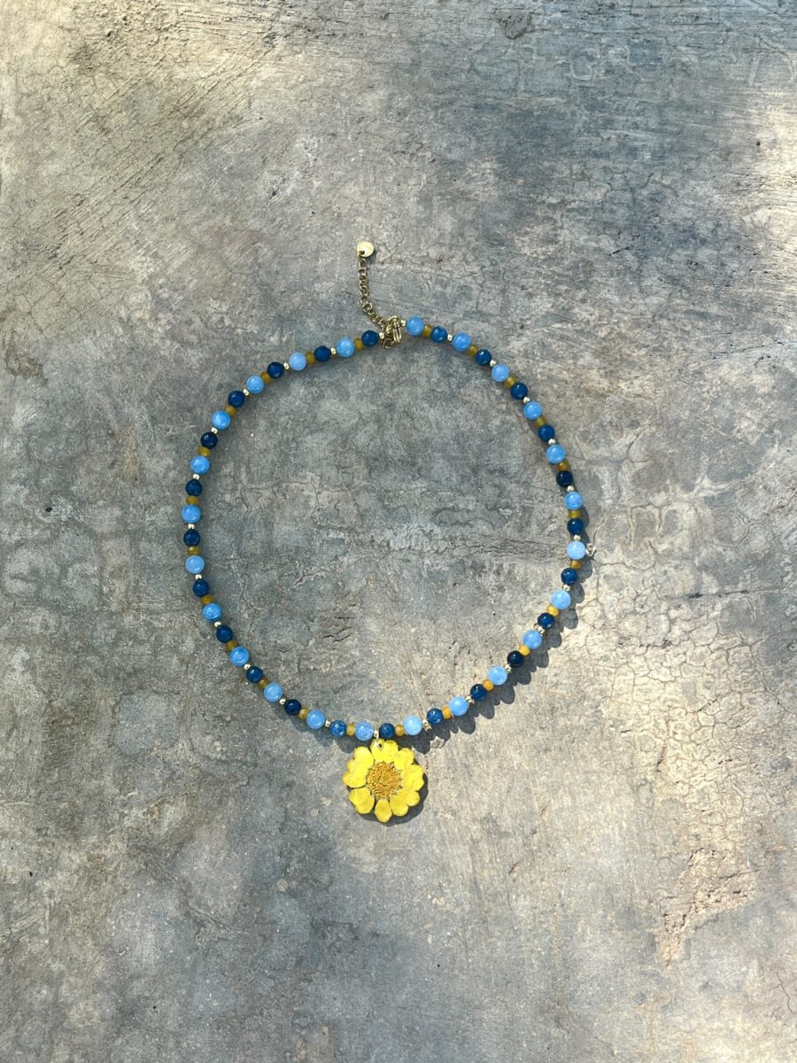 Collar Margarita Amarilla · Ágata Azul