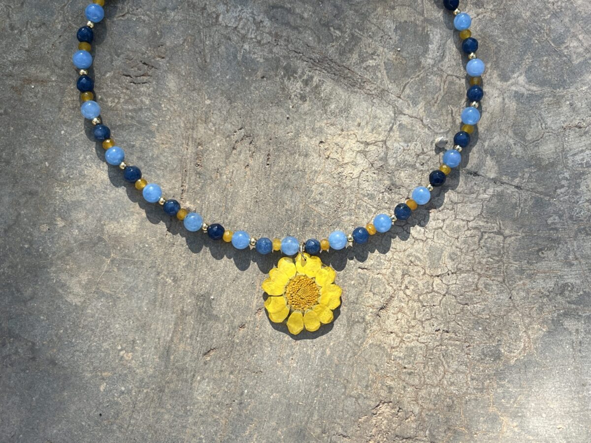 Collar Margarita Amarilla · Ágata Azul
