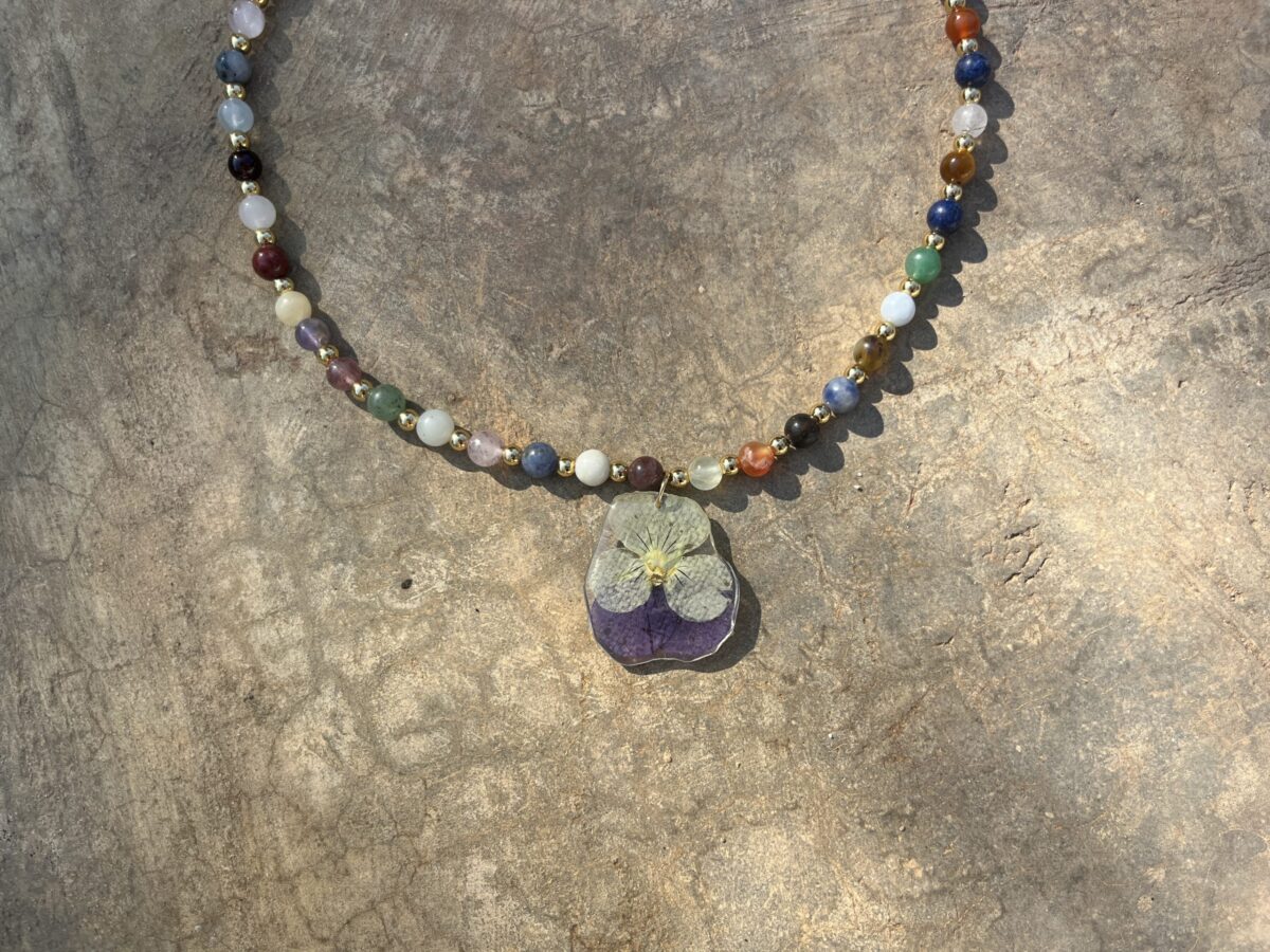 Collar Pensamiento Piedras