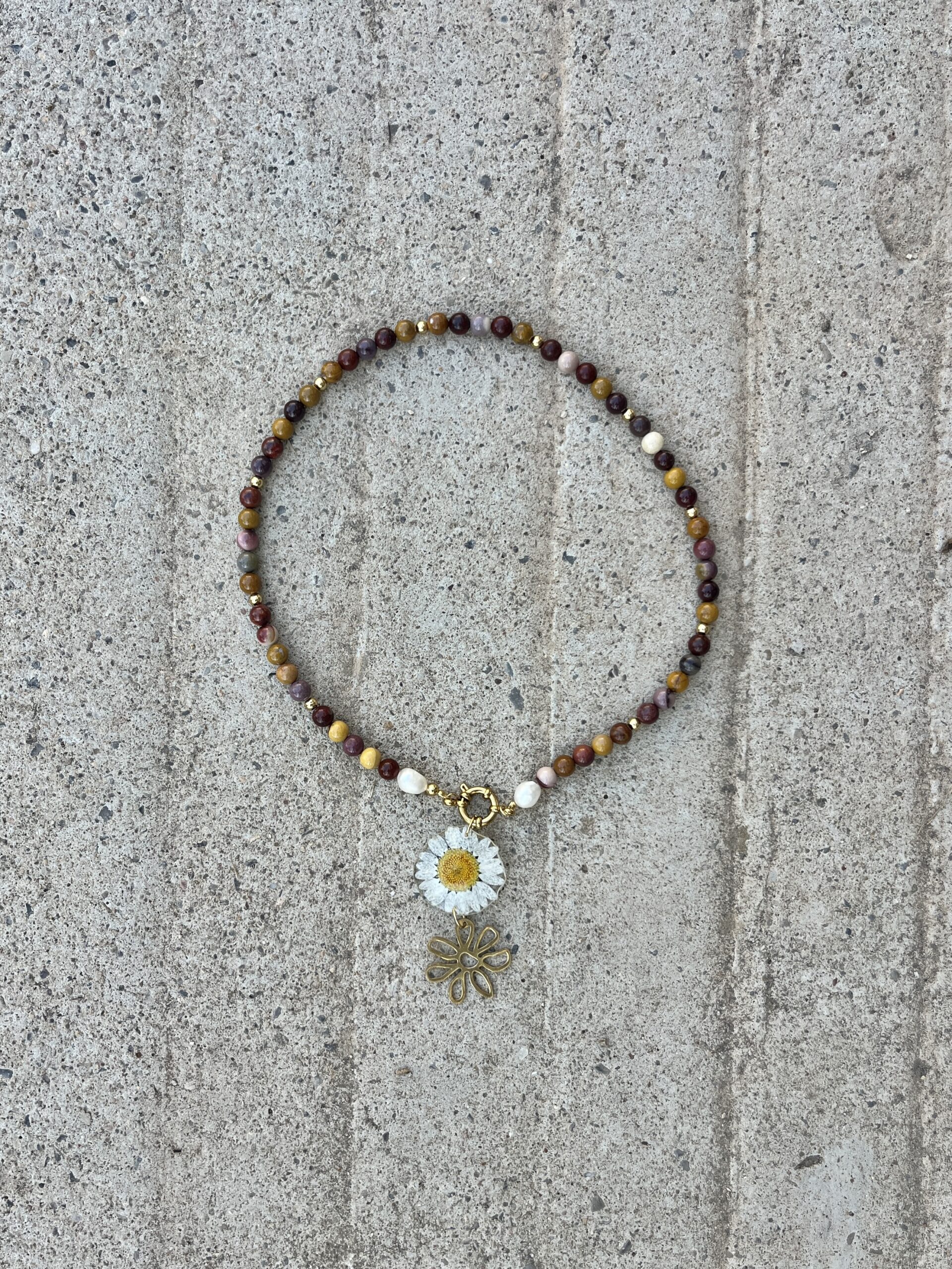 Collar Margarita Ágata y Flor: imagen 1